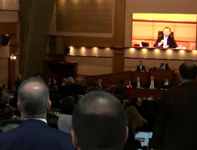İBB Meclisi'nde 'haddini bildirin' tartışması