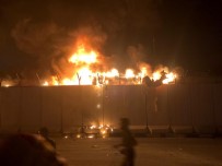 BOĞULMA TEHLİKESİ - Irak'ta Protestocular İran Konsolosluğu Binasını Ateşe Verildi
