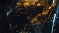İzmir'de Park Halindeki Araç Alev Alev Yandı