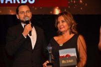CANLI PERFORMANS - İzmirli Doktor, '2019 Yılının En Başarılı Doktoru' Oldu