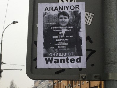 Kiev sokaklarına 'Tosuncuk' için yeni afişler
