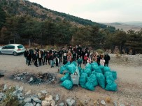 Konya'da Aileler Çocuklarıyla 1 Ton Çöp Topladı Haberi
