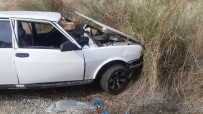 Otomobil Toprak Zemine Çarptı Açıklaması 3 Yaralı