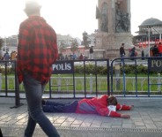 CUMHURİYET ANITI - (Özel) Taksim Meydanı'nda Yürek Burkan Görüntü