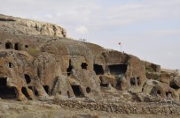 MEHMET TANıR - Şuhut Bininler Kaya Evleri Ve Yer Altı Şehri Turizme Açılıyor