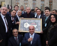 POLAT TÜRKMEN - TEKDER'den Cumhurbaşkanı Erdoğan'a Altın Anahtar İşlemeli Tablo