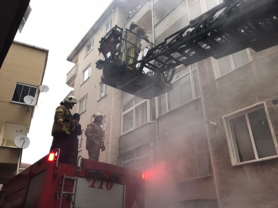 Ümraniye'de Apartmanda Çıkan Yangında Can Pazarı