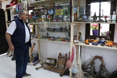 Çocukluğunu 'Nostalji Evi'nde Sergiliyor