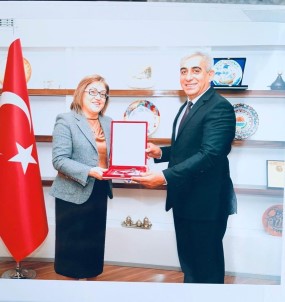 Fatma Şahin'den Dalaman Belediyesine İş Makinası