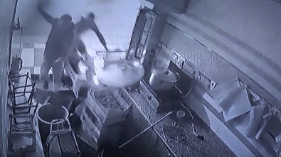 İş Yerini Açtığı Anda Neye Uğradığını Şaşırdı