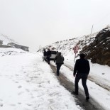 BEYTÜŞŞEBAP - Kar Yağdı Sürücüler Yolda Mahsur Kaldı