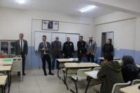 MİMAR SİNAN - Türkeli'de Öğrencilere Soru Bankası Kitapçığı Dağıtıldı