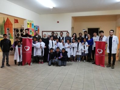 Van'daki Köy Okulu Öğrencilerine Hijyen Eğitimi