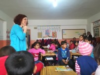 ÇIÇEKLI - Yazar Aslı Tohumcu, Öğrencilerle Buluştu