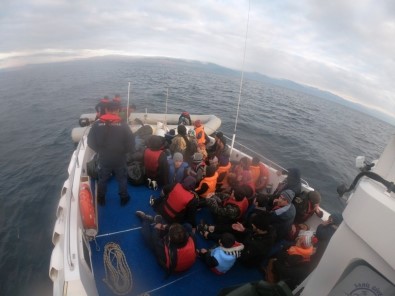 Ayvalık'ta 35 Düzensiz Göçmen Sahil Güvenlik Ekiplerine Yakalandı