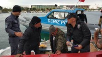 DENİZ POLİSİ - Denizde Mahsur Kalan Balıkçıları Polis Kurtardı