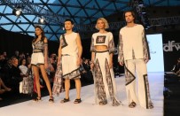 EMEL YILDIRIM - Fashion Week'te Ünlü Mankenler Podyuma Çıktı