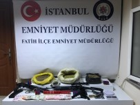 20 KASıM - Fatih'te Uyuşturucu Ticareti Yapan Şahıslara Operasyon Açıklaması 3 Gözaltı