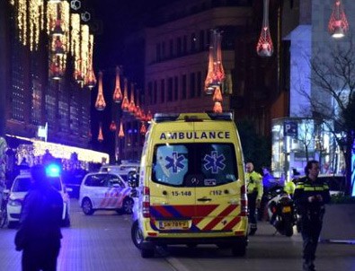 Hollanda'da bıçaklı saldırı!