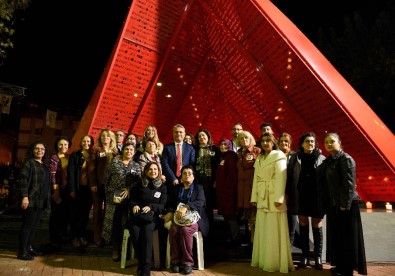 Kadınlar Şiddete Karşı Alyazma Anıtı'nda Toplandı