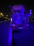 KAMYON ŞOFÖRÜ - Kamyona Çarpan Kamyonun Sürücüsü Yaralandı