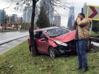 FATIH SULTAN MEHMET - Kayganlaşan Yolda Otomobil Refüje Çıktı, Sürücü Ölümden Döndü