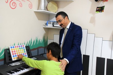 Milas'ta 'Sen Olmadan Asla' Resim Sergisi