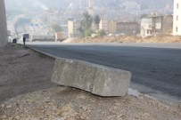 KÖPRÜLÜ - (Özel) Seyir Halindeki Otomobilin Üzerine Parke Taşı Düştü