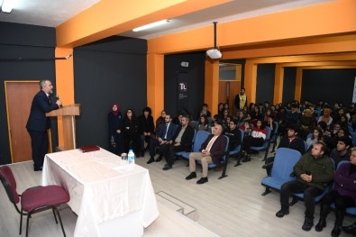 Rektör Savaşan, 'Kariyer Günü' Etkinliğinde Liseli Öğrencilerle Buluştu