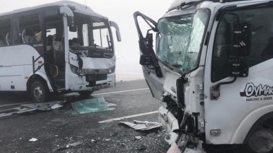 Sarıkamış'ta Zincirleme Trafik Kazası Açıklaması 20 Yaralı