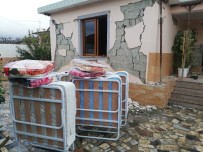 HASARLI BİNA - Türkiye'den Depremzedelere Yatak Yardımı