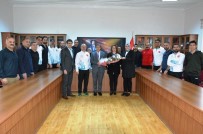 İL MİLLİ EĞİTİM MÜDÜRÜ - Türkiye Şampiyonasına Katılan Öğretmenlere Çiçek
