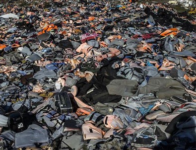 Umuda yolculuktan can yelekleri ve botlar kaldı