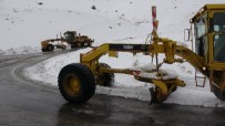 KARLA MÜCADELE - Van'da, Karayollarının Kar Mesaisi Başladı