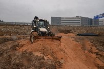 KANALİZASYON - Yeni Devlet Hastanesinin Kanalizasyon Ve Yağmur Suyu Hatları Yapılıyor