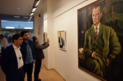 Atatürk Portreleri Sergisine Büyük İlgi
