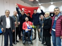 MECLIS BAŞKANı - Dünya Şampiyonu Havalimanında İstiklal Marşı İle Karşılandı