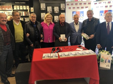 Gazeteci Yavuz Donat'ın 'Off The Record' Kitabı İmza Gününde Sevenleriyle Buluştu