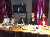 DÜŞÜNÜR - Meme Kanseri Farkındalık Etkinliği'nde Doktor Ve Hastalar Bir Araya Geldi