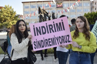 Öğrenciler 'Yetersiz Bakiye Burdur' Topluluğu Kurup Ulaşım Ücretlerini Protesto Etti