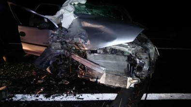 Traktör Römorkuna Çarparak Savrulan Otomobil Hafif Ticari Araca Çarptı Açıklaması 1 Ölü, 6 Yaralı