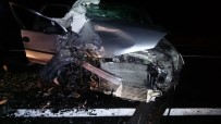 TİCARİ ARAÇ - Traktör Römorkuna Çarparak Savrulan Otomobil Hafif Ticari Araca Çarptı Açıklaması 1 Ölü, 6 Yaralı