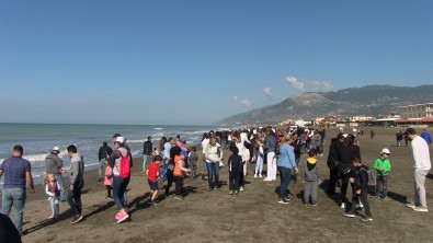 Türkiye'nin En Uzun Kumsalında Öğrenciler Çöp Topladı