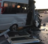 YOLCU MİNİBÜSÜ - Bursasporlu Tarafları Taşıyan Minibüs Kaza Yaptı Açıklaması 17 Yaralı