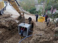 KANALİZASYON - Büyükşehir Ekipleri, Yağışlardan Zarar Gören Yolları Onardı