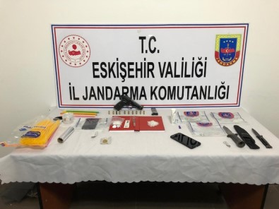 Jandarmanın 'Dur' İhtarına Uymayan Şüpheli Araçtan Uyuşturucu Çıktı