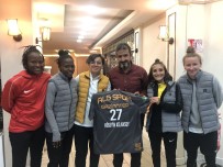 ŞAMPIYON - Kadın Futbol Takımına Sponsor Desteği