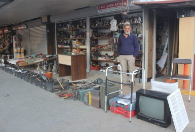 X Kuşağının Popüler Ürünleri Demode Olunca Şark Köşelerini Süslüyor