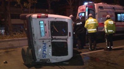 Ankara'da Minibüs Polis Aracına Çarptı Açıklaması 2'Si Polis 4 Yaralı
