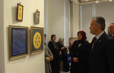 Belediye Başkanının Eşi Ebru Sergisi Açtı